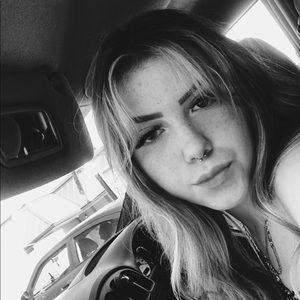 Meet your Posher, Danika